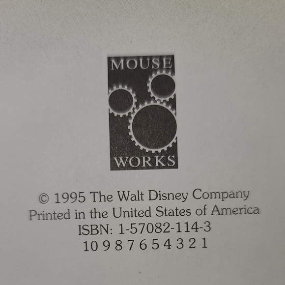 Disney classic series Pocahontas this over size 1995 book is in great condition - Picture 2 of 3